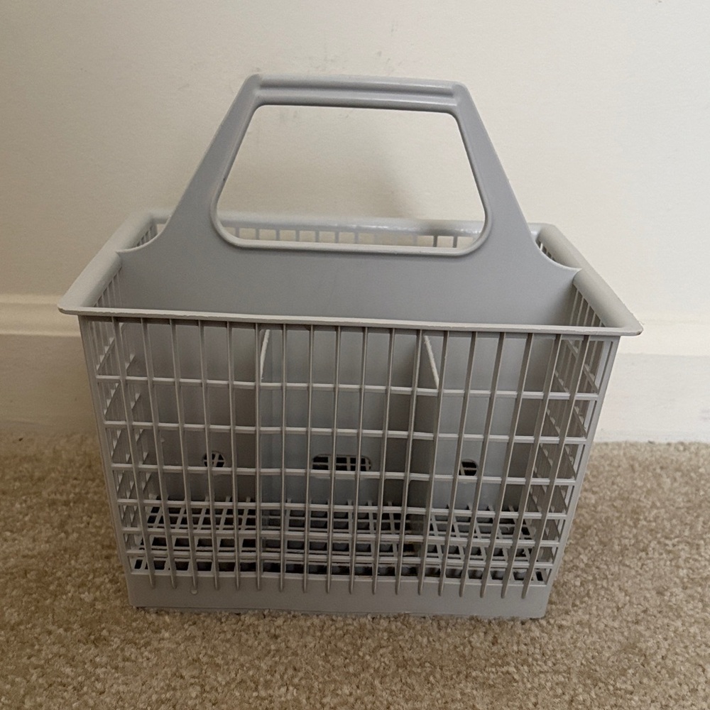 GE DISHWASHER WD28X265 SILVERWARE BASKET (USED)